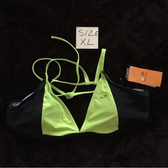 Champion Swimsuit bikini top is NWT. Women’s Size XL( 16-18) - Picture 8 of 10